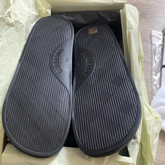 Burberry TB perforated monogram slides with matching socks (men’s) - Picture 4 of 8